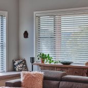white-venetian-blinds white-venetian-blinds